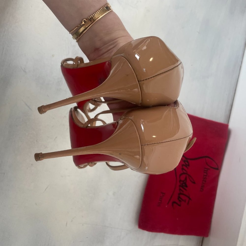 Christian Louboutin Gwynitta Sandals Nude Patent Leather Strappy Heels Size 39 - Picture 7 of 14